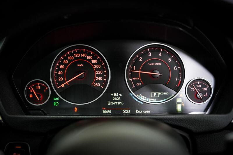 BMW 3 SERIES